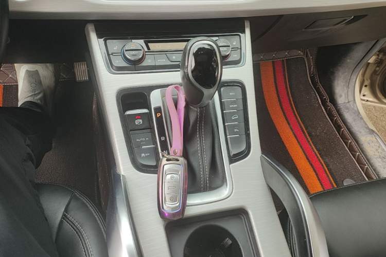Used Geely Auto Emgrand X7 Sport 2018 1.8TD Automatic Two-Wheel Drive Smart Connect 4G Internet Edition Gear Lever