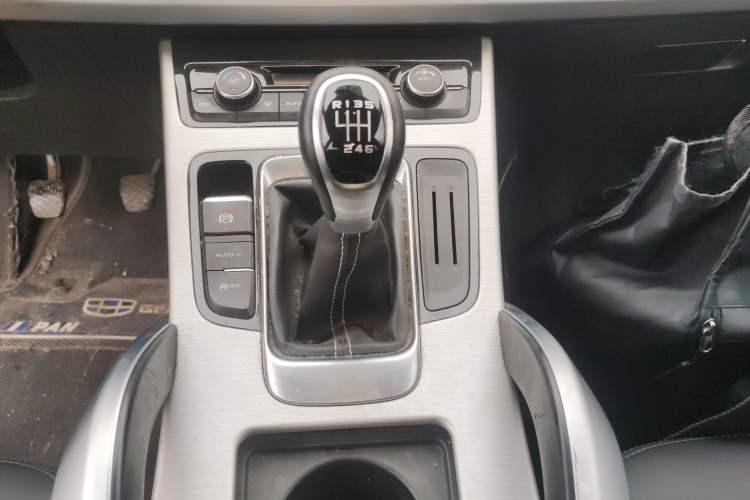 Used Geely Auto Emgrand X7 Sport 2018 2.0L Manual Two-Wheel Drive Zhiya Version Gear Lever
