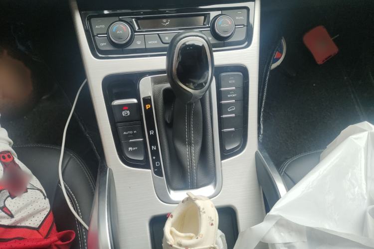 Used Geely Auto Emgrand X7 Sport 2018 1.8TD Automatic Two-Wheel Drive Zhiya Model Gear Lever