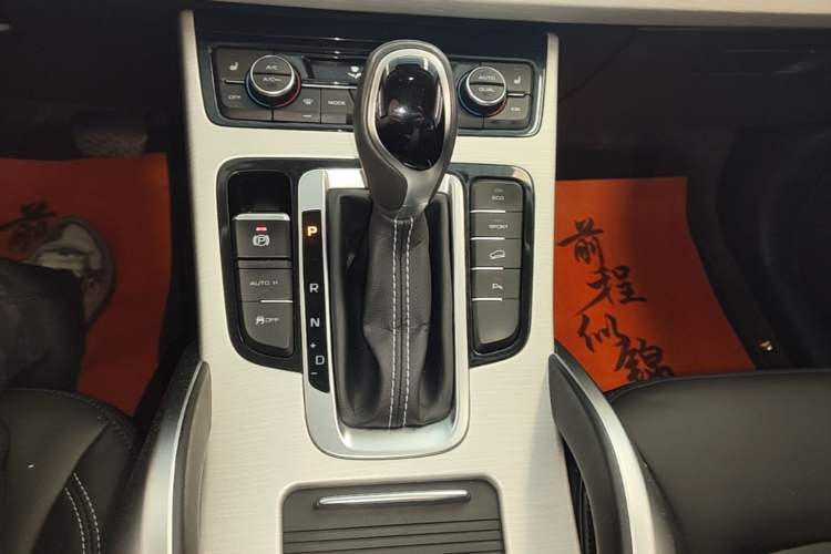 Used Geely Auto Emgrand X7 Sport 2018 1.8TD Automatic Two-Wheel Drive Smart Connect 4G Internet Edition Gear Lever