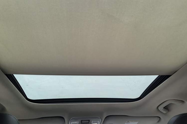 Used Geely Auto Emgrand X7 Sport 2018 1.8TD Automatic Two-Wheel Drive Smart Connect 4G Internet Edition Headliner