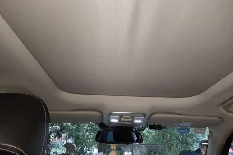 Used Geely Auto Emgrand X7 Sport 2018 1.8TD Automatic Two-Wheel Drive Smart 4G Connected Version Headliner