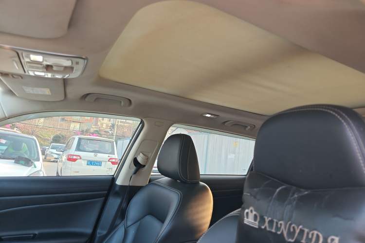 Used Geely Auto Emgrand X7 Sport 2018 1.8TD Automatic Two-Wheel Drive Smart Connect 4G Internet Edition Headliner
