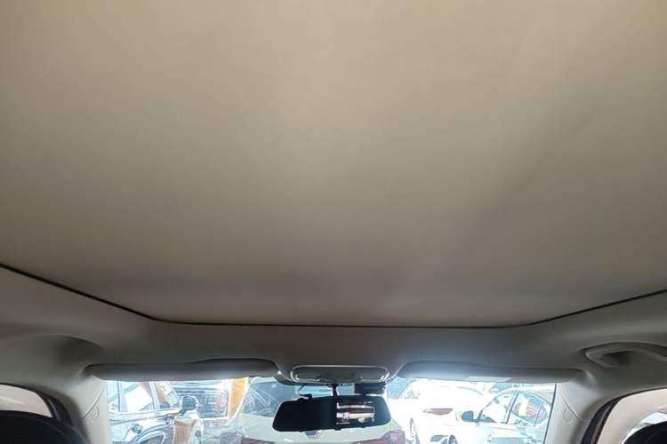 Used Geely Auto Emgrand X7 Sport 2018 1.8TD Automatic Two-Wheel Drive Smart Connect 4G Internet Edition Headliner
