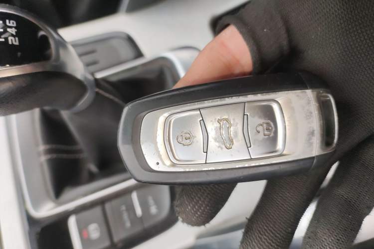 Used Geely Auto Emgrand X7 Sport 2018 2.0L Manual Two-Wheel Drive Zhiya Version Interior 1