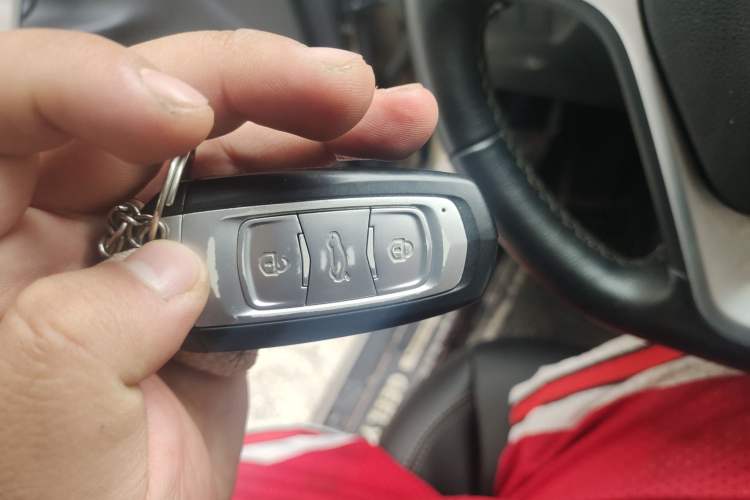 Used Geely Auto Emgrand X7 Sport 2018 1.8TD Automatic Two-Wheel Drive Zhiya Model Interior 1
