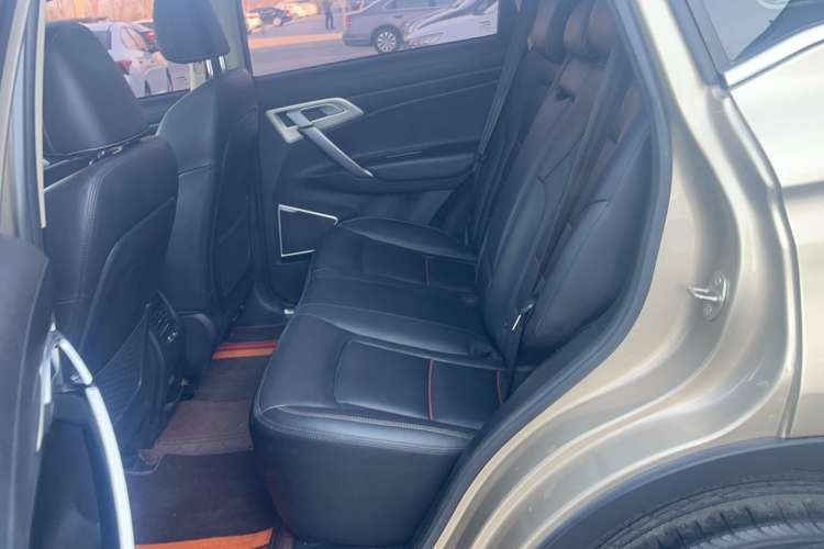 Used Geely Auto Emgrand X7 Sport 2018 1.8TD Automatic Two-Wheel Drive Smart Connect 4G Internet Edition Interior 1