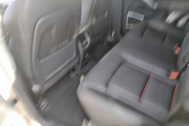 Used Geely Auto Emgrand X7 Sport 2018 1.8TD Automatic Two-Wheel Drive Smart Connect 4G Internet Edition Interior 2