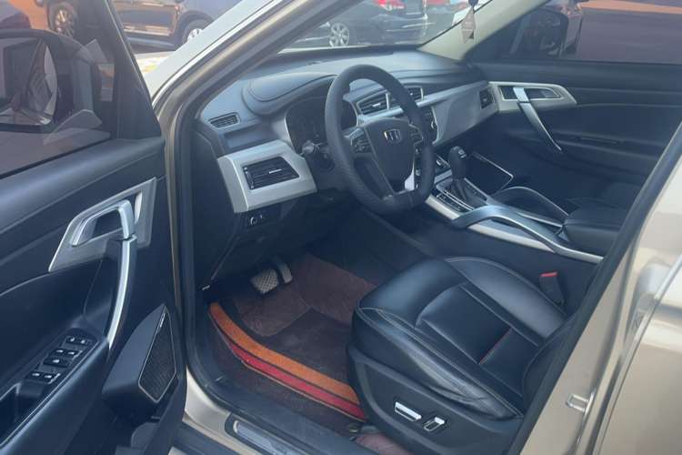 Used Geely Auto Emgrand X7 Sport 2018 1.8TD Automatic Two-Wheel Drive Smart Connect 4G Internet Edition Interior 2