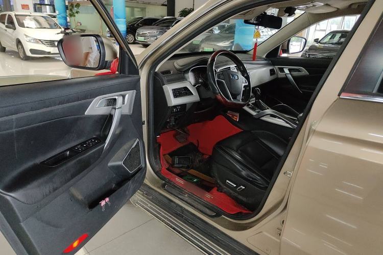 Used Geely Auto Emgrand X7 Sport 2018 1.8TD Automatic Two-Wheel Drive Smart Connect 4G Internet Edition Interior 3
