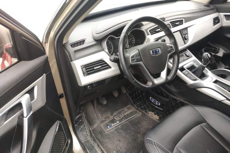 Used Geely Auto Emgrand X7 Sport 2018 2.0L Manual Two-Wheel Drive Zhiya Version Interior 3