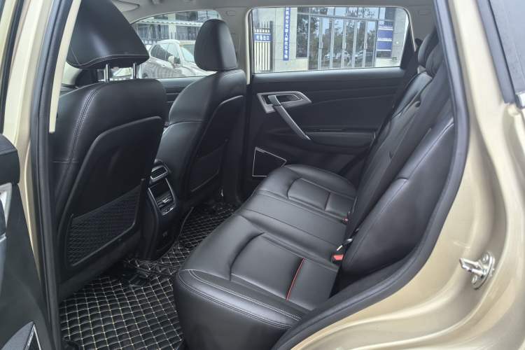 Used Geely Auto Emgrand X7 Sport 2018 1.8TD Automatic Two-Wheel Drive Smart Connect 4G Internet Edition Interior 3