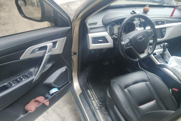 Used Geely Auto Emgrand X7 Sport 2018 1.8TD Automatic Two-Wheel Drive Zhiya Model Interior 3