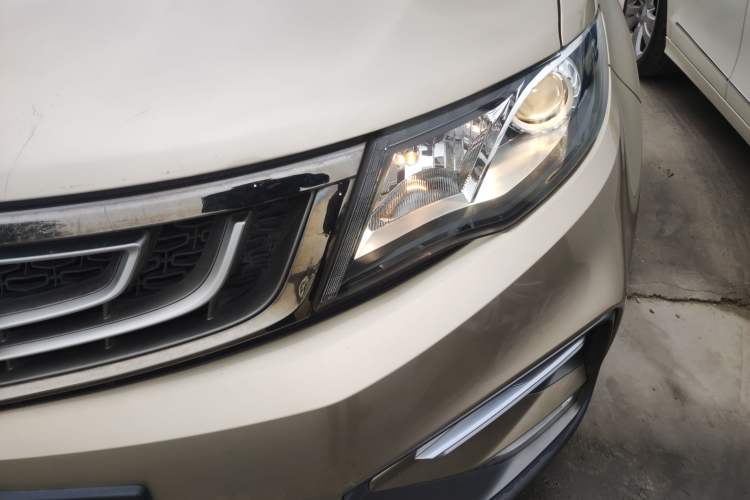 Used Geely Auto Emgrand X7 Sport 2018 2.0L Manual Two-Wheel Drive Zhiya Version Left Front Headlight
