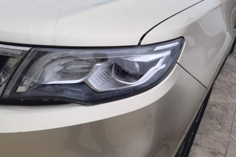 Used Geely Auto Emgrand X7 Sport 2018 1.8TD Automatic Two-Wheel Drive Smart Connect 4G Internet Edition Left Front Headlight