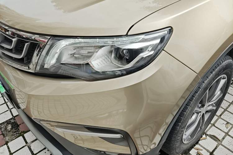 Used Geely Auto Emgrand X7 Sport 2018 1.8TD Automatic Two-Wheel Drive Smart 4G Connected Version Left Front Headlight