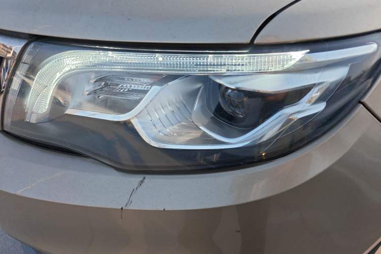 Used Geely Auto Emgrand X7 Sport 2018 1.8TD Automatic Two-Wheel Drive Smart Connect 4G Internet Edition Left Front Headlight