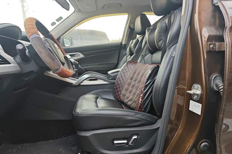Used Geely Auto Emgrand X7 Sport 2018 1.8TD Manual Two-Wheel Drive Smart Connect 4G Internet Edition Left Front Seat