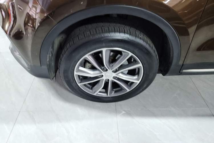 Used Geely Auto Emgrand X7 Sport 2018 1.8TD Automatic Two-Wheel Drive Smart Connect 4G Internet Edition Left Front Wheel Hub