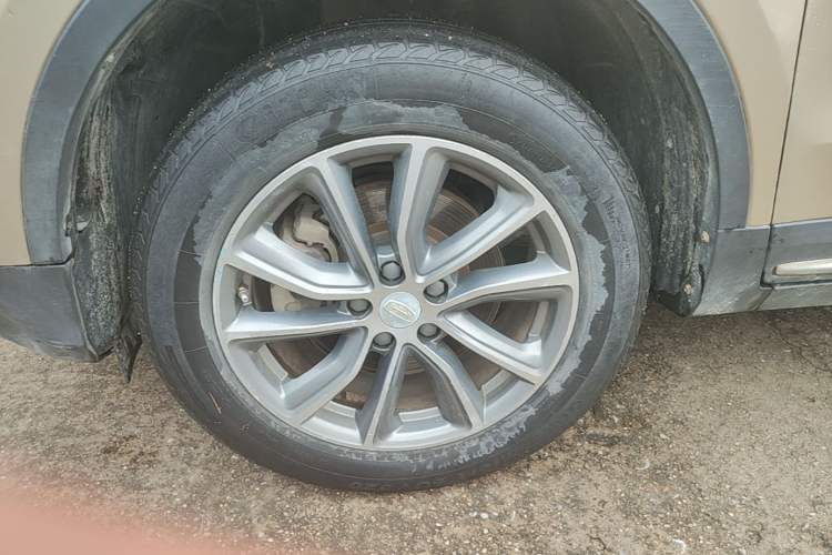 Used Geely Auto Emgrand X7 Sport 2018 1.8TD Automatic Two-Wheel Drive Smart Connect 4G Internet Edition Left Front Wheel Hub