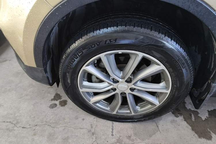 Used Geely Auto Emgrand X7 Sport 2018 1.8TD Automatic Two-Wheel Drive Smart Connect 4G Internet Edition Left Front Wheel Hub