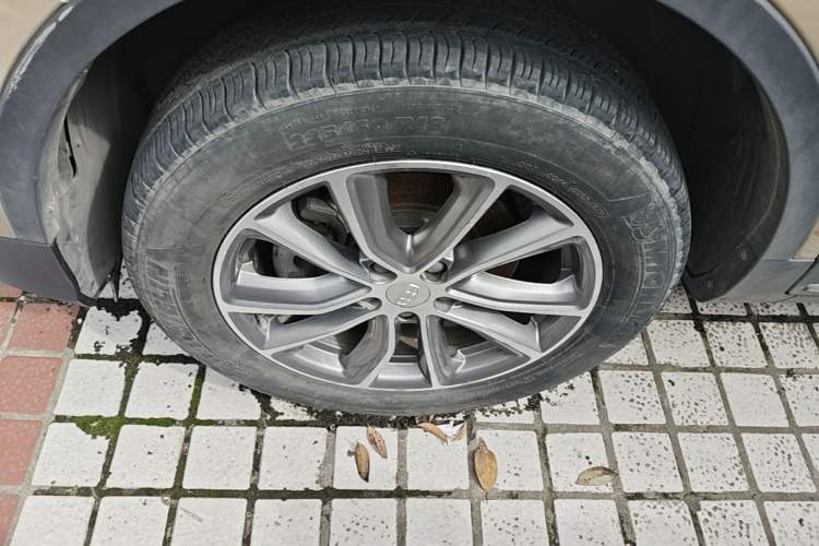 Used Geely Auto Emgrand X7 Sport 2018 1.8TD Automatic Two-Wheel Drive Smart 4G Connected Version Left Front Wheel Hub