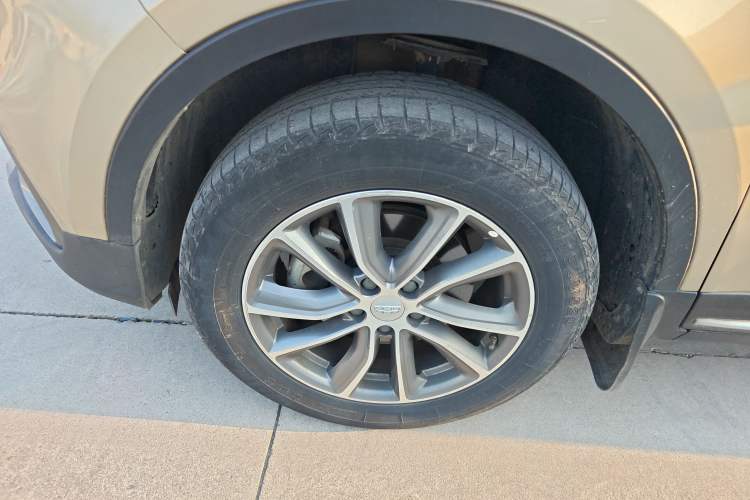 Used Geely Auto Emgrand X7 Sport 2018 1.8TD Automatic Two-Wheel Drive Smart Connect 4G Internet Edition Left Front Wheel Hub