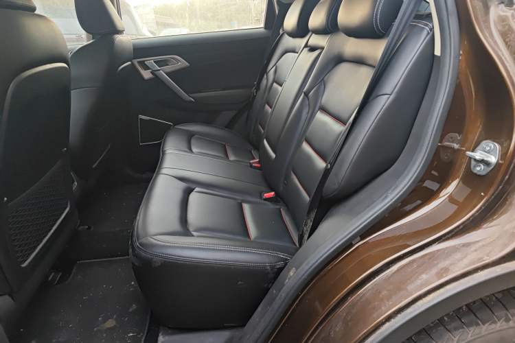 Used Geely Auto Emgrand X7 Sport 2018 1.8TD Manual Two-Wheel Drive Smart Connect 4G Internet Edition Left Rear Seat
