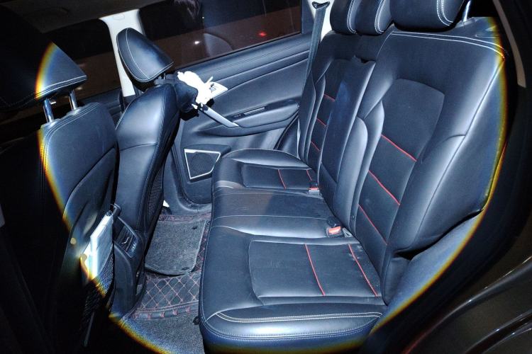 Used Geely Auto Emgrand X7 Sport 2018 1.8TD Automatic Two-Wheel Drive Smart Connect 4G Internet Edition Left Rear Seat