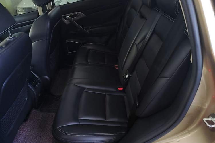 Used Geely Auto Emgrand X7 Sport 2018 1.8TD Automatic Two-Wheel Drive Smart Connect 4G Internet Edition Left Rear Seat