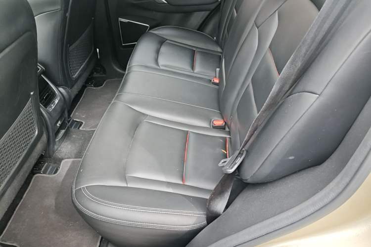 Used Geely Auto Emgrand X7 Sport 2018 1.8TD Automatic Two-Wheel Drive Smart 4G Connected Version Left Rear Seat