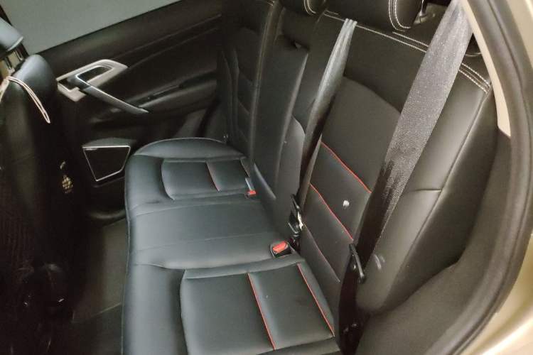 Used Geely Auto Emgrand X7 Sport 2018 1.8TD Automatic Two-Wheel Drive Smart 4G Connected Version Left Rear Seat