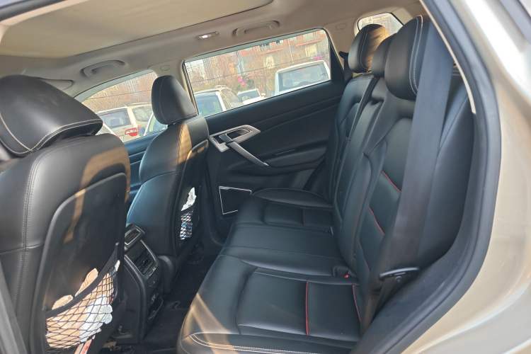 Used Geely Auto Emgrand X7 Sport 2018 1.8TD Automatic Two-Wheel Drive Smart Connect 4G Internet Edition Left Rear Seat