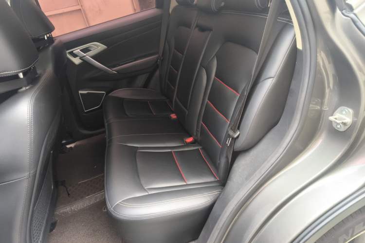Used Geely Auto Emgrand X7 Sport 2018 Revised Version 1.8TD Automatic Two-Wheel Drive Smart Connectivity 4G-Enabled Edition Left Rear Seat