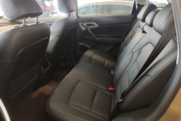 Used Geely Auto Emgrand X7 Sport 2018 1.8TD Automatic Two-Wheel Drive Smart Connect 4G Internet Edition Left Rear Seat