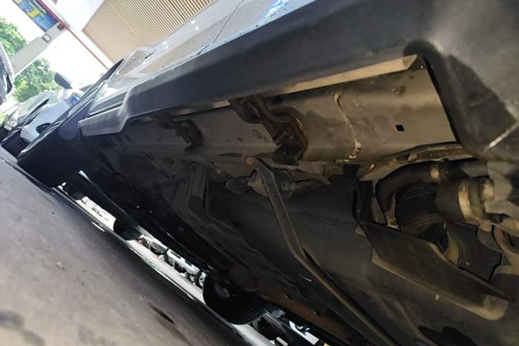 Used Geely Auto Emgrand X7 Sport 2018 1.8TD Automatic Two-Wheel Drive Smart Connect 4G Internet Edition Left Side Sill