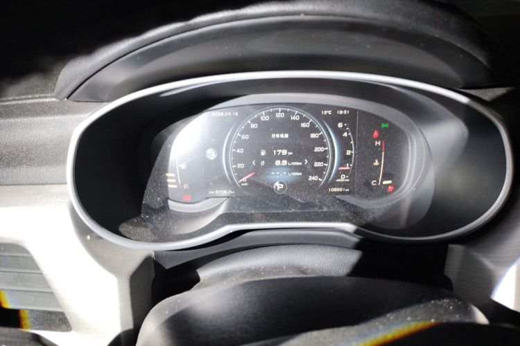 Used Geely Auto Emgrand X7 Sport 2018 1.8TD Automatic Two-Wheel Drive Smart Connect 4G Internet Edition Odometer Close Up