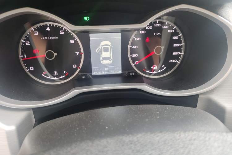 Used Geely Auto Emgrand X7 Sport 2018 1.8TD Automatic Two-Wheel Drive Zhiya Model Odometer Close Up