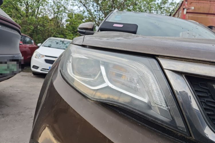 Used Geely Auto Emgrand X7 Sport 2018 1.8TD Manual Two-Wheel Drive Smart Connect 4G Internet Edition Right Front Headlight