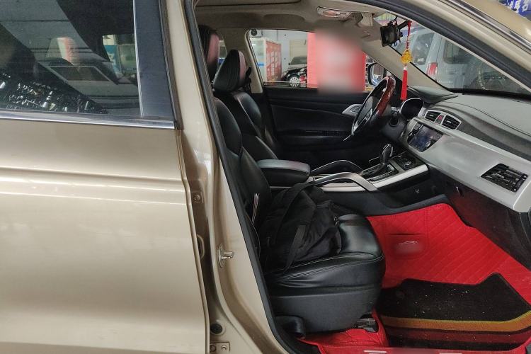 Used Geely Auto Emgrand X7 Sport 2018 1.8TD Automatic Two-Wheel Drive Smart Connect 4G Internet Edition Right Front Seat