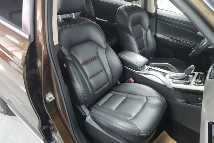 Used Geely Auto Emgrand X7 Sport 2018 1.8TD Automatic Two-Wheel Drive Smart Connect 4G Internet Edition Right Front Seat