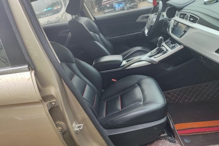 Used Geely Auto Emgrand X7 Sport 2018 1.8TD Automatic Two-Wheel Drive Smart Connect 4G Internet Edition Right Front Seat