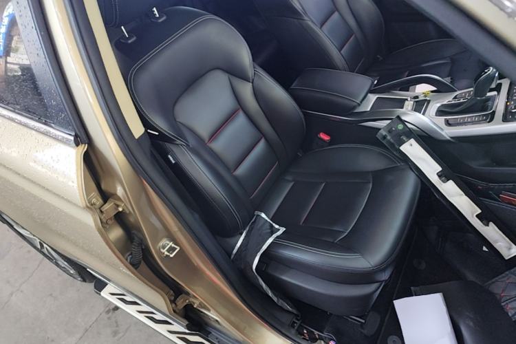 Used Geely Auto Emgrand X7 Sport 2018 1.8TD Automatic Two-Wheel Drive Smart Connect 4G Internet Edition Right Front Seat