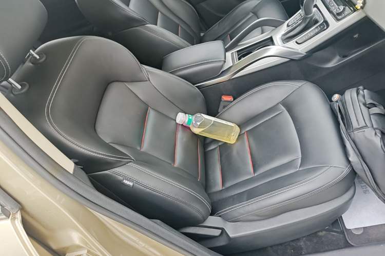 Used Geely Auto Emgrand X7 Sport 2018 1.8TD Automatic Two-Wheel Drive Smart 4G Connected Version Right Front Seat