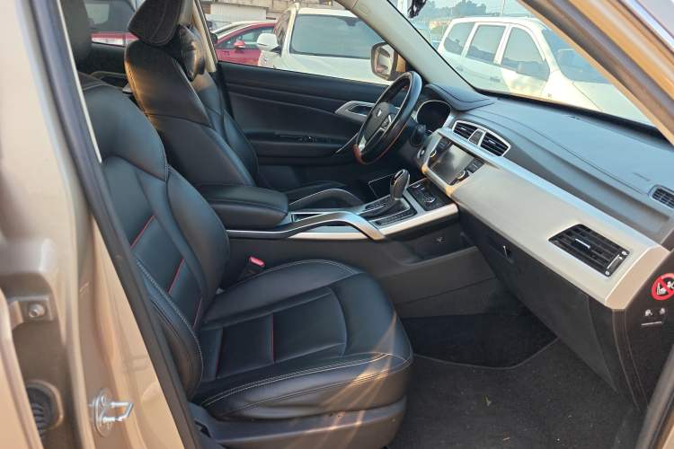 Used Geely Auto Emgrand X7 Sport 2018 1.8TD Automatic Two-Wheel Drive Smart Connect 4G Internet Edition Right Front Seat