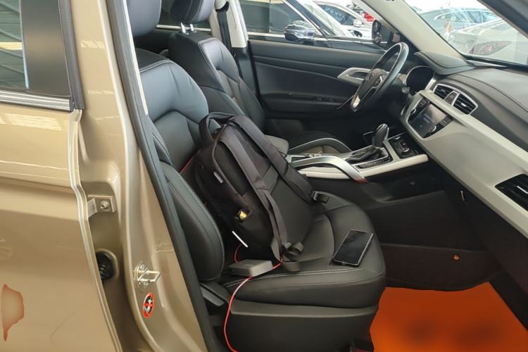 Used Geely Auto Emgrand X7 Sport 2018 1.8TD Automatic Two-Wheel Drive Smart Connect 4G Internet Edition Right Front Seat
