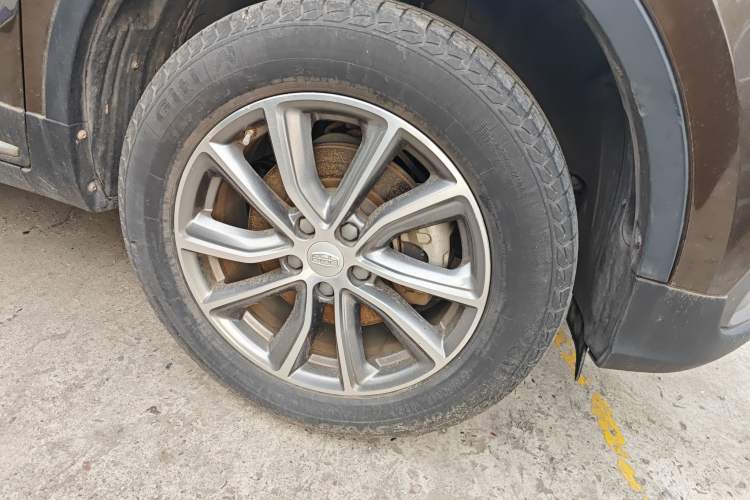 Used Geely Auto Emgrand X7 Sport 2018 1.8TD Manual Two-Wheel Drive Smart Connect 4G Internet Edition Right Front Wheel Hub