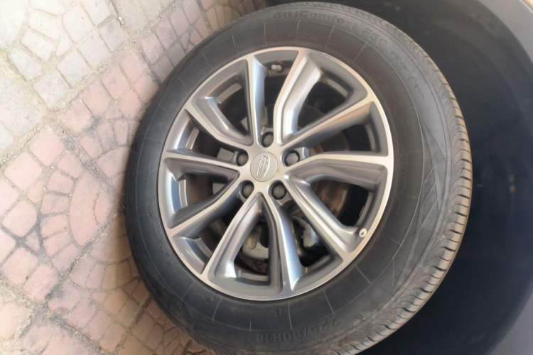 Used Geely Auto Emgrand X7 Sport 2018 1.8TD Automatic Two-Wheel Drive Zhiya Model Right Front Wheel Hub