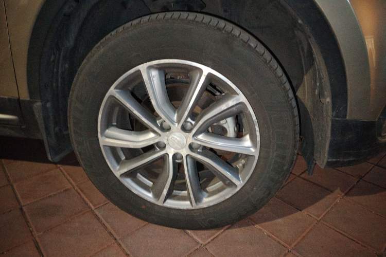 Used Geely Auto Emgrand X7 Sport 2018 1.8TD Automatic Two-Wheel Drive Smart Connect 4G Internet Edition Right Front Wheel Hub