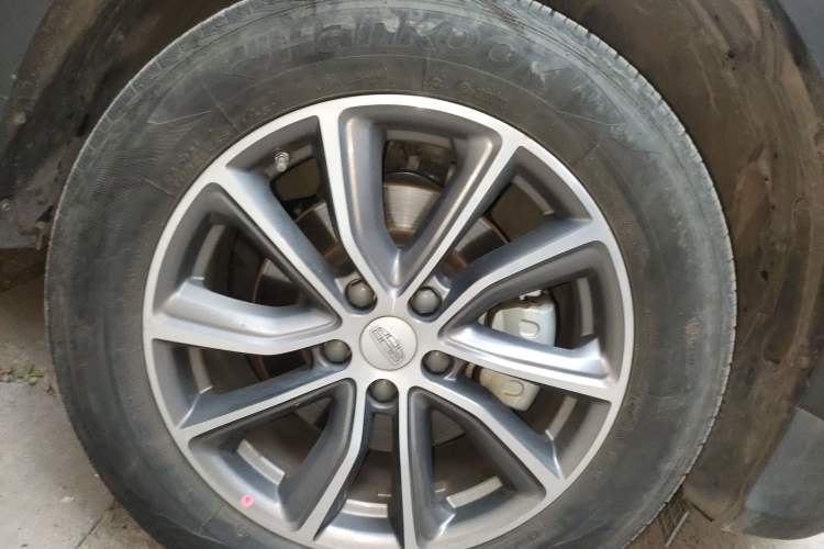 Used Geely Auto Emgrand X7 Sport 2018 1.8TD Automatic Two-Wheel Drive Smart 4G Connected Version Right Front Wheel Hub